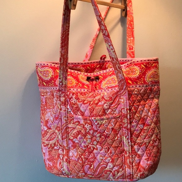 vera bradley totes on clearance
